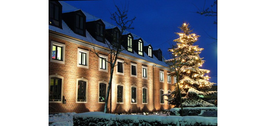 Rathaus im weihnachtlichen Ambiente